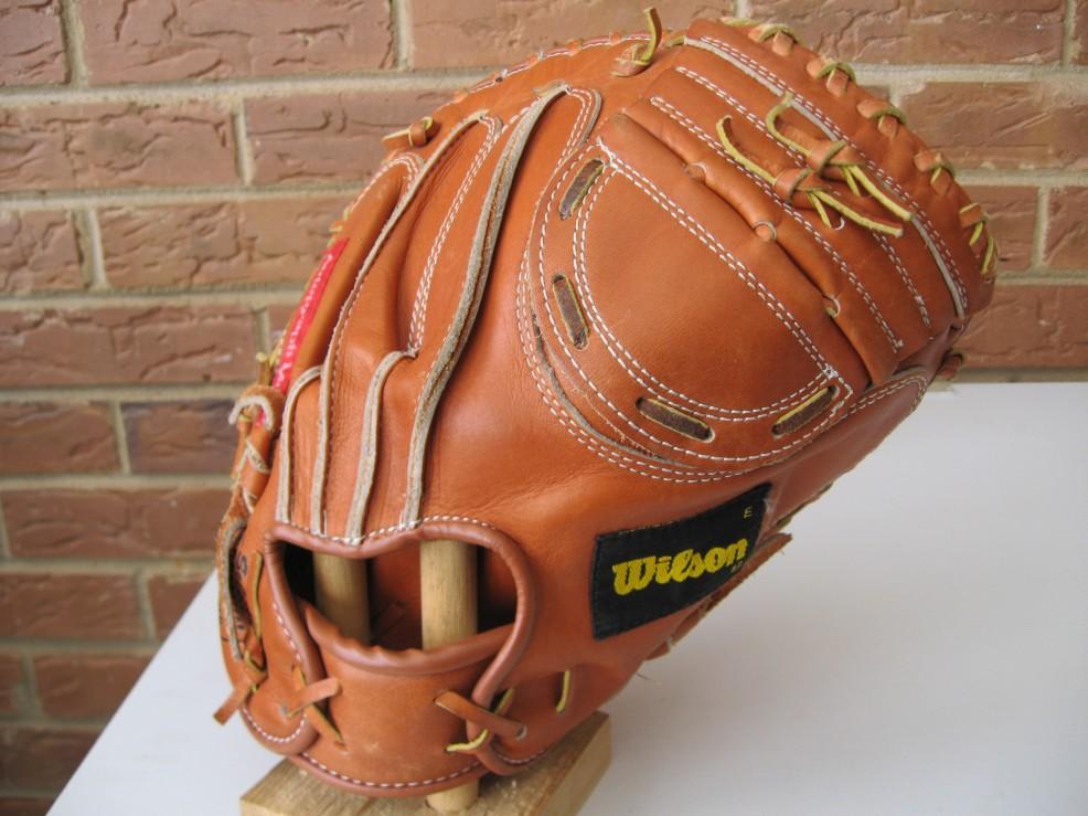 Ivan Rodriguez Wilson A2540 Back Catchers Mitts Wilson Baseball